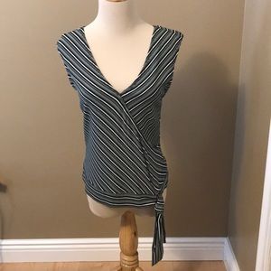 Women sleeveless top